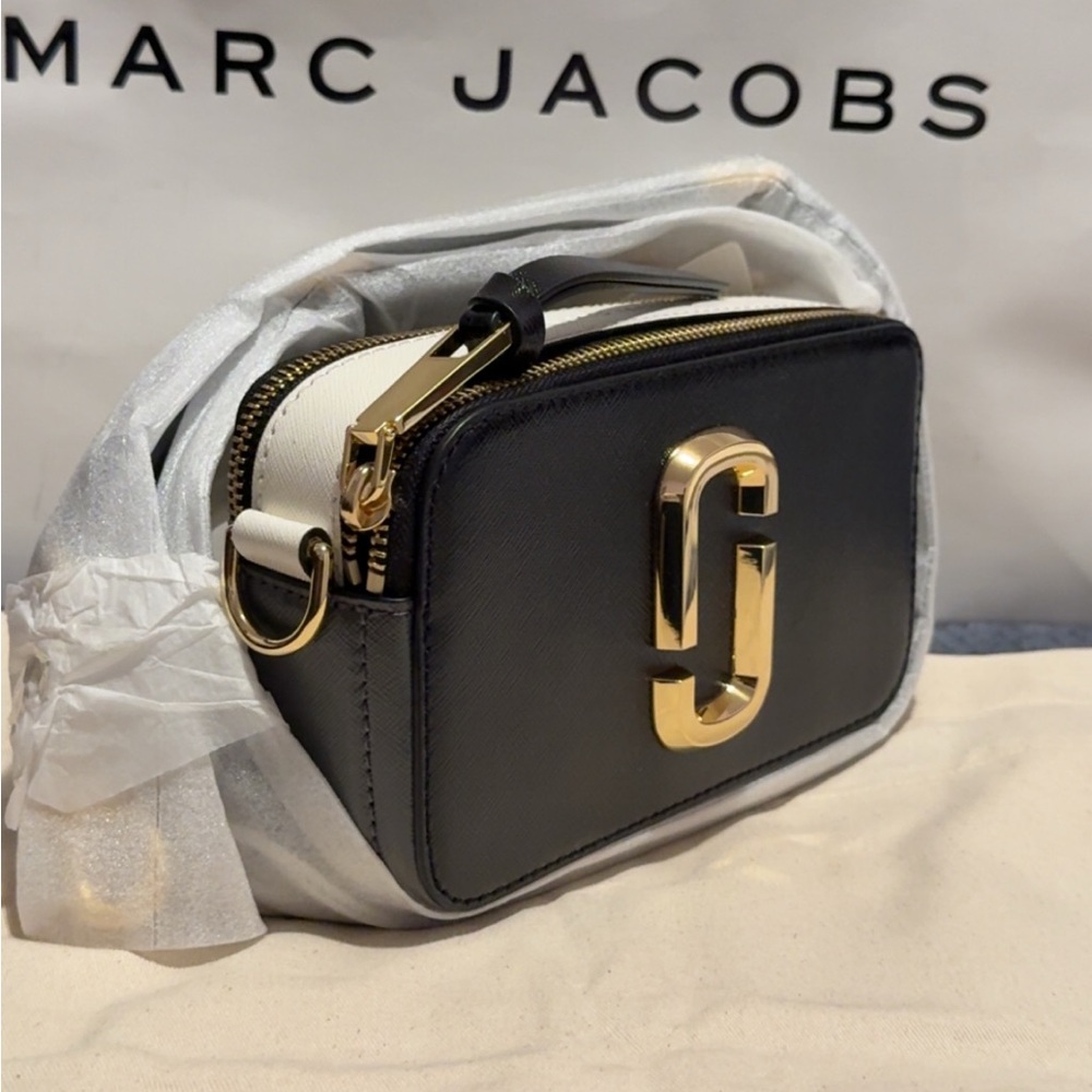Marc Jacobs The Snapshot...$325 in store/online - Picture 9 of 17